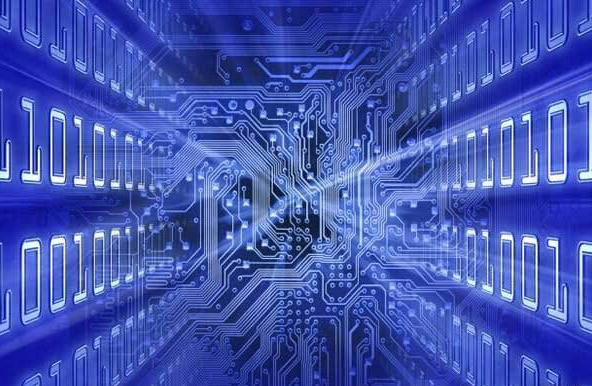 “用大数据技术来解决大数据时代的安全问题十分必要。”齐向东进一步指出,必须建立“数据驱动安全”的思维,搭建全新的互联网安全体系—“传统安全+互联网+ 大数据”。也就是说,要利用漏洞挖掘技术、网络攻击技术、软件样行为分析技术以及由网络地址解析数据库、网络访问日志数据库、文件黑白名单数据库等组成大数据系统与分析技术,构建全天候全方位感知网络安全态势。“要基于强大的大数据库、利用先进的大数据技术和广泛的用户覆盖率,提前感知网络威胁态势,为大众提供未知威胁的发现与回溯功能并进行有效防护。”齐向东说。